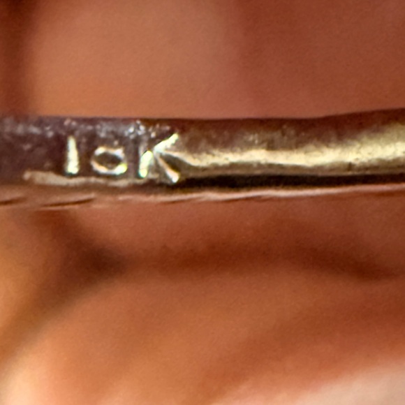 Art Deco from the 1920-30s
Antique 18kt white gold Women's Ring 7 1/2 has video - Picture 16 of 17